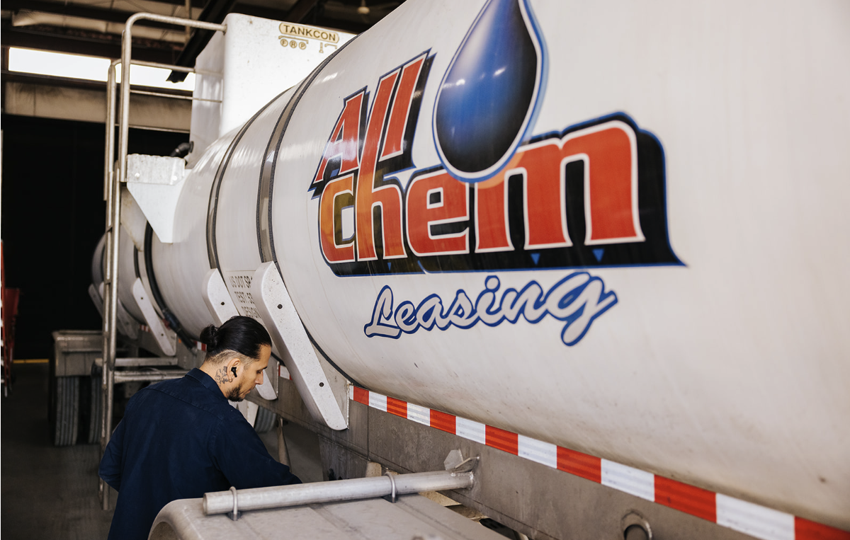 all-chem-employee-working-on-hazmat-tank